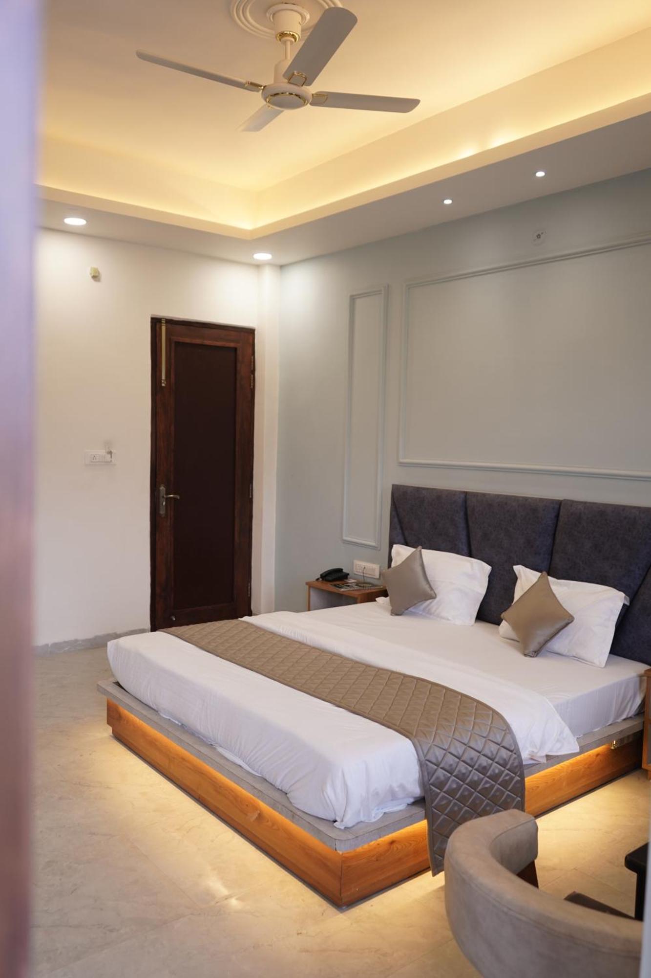 The Grand View Hotel Baijnath Exterior photo